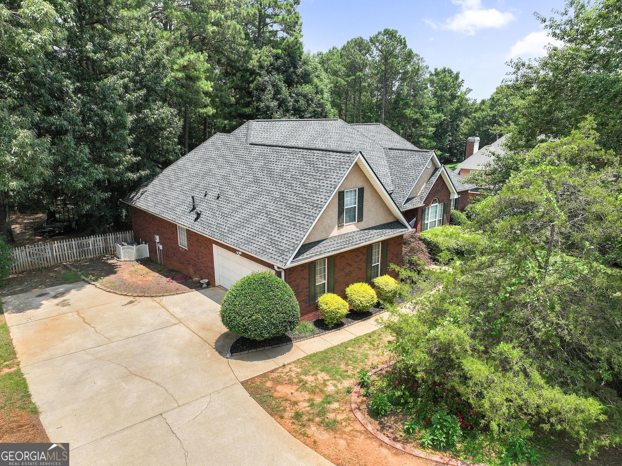 925 Champions Way Property Photo 55