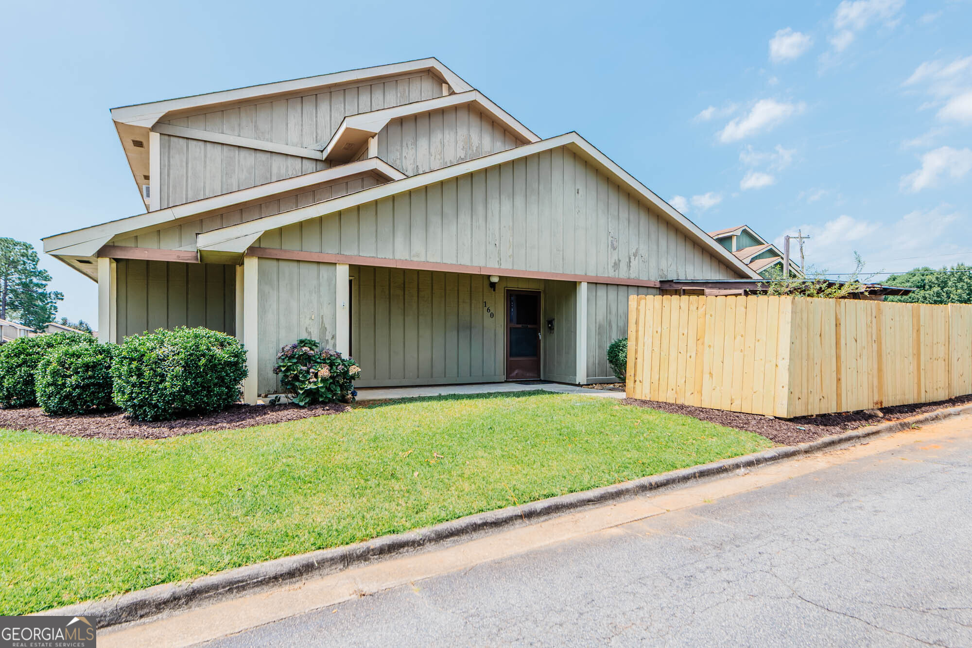 160 Stoneridge Drive Property Photo 1