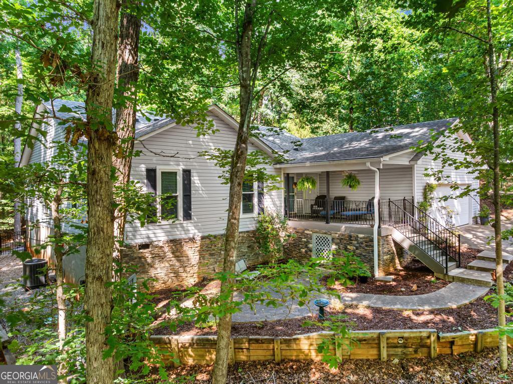 1303 South Arrowhead Drive Property Photo 4