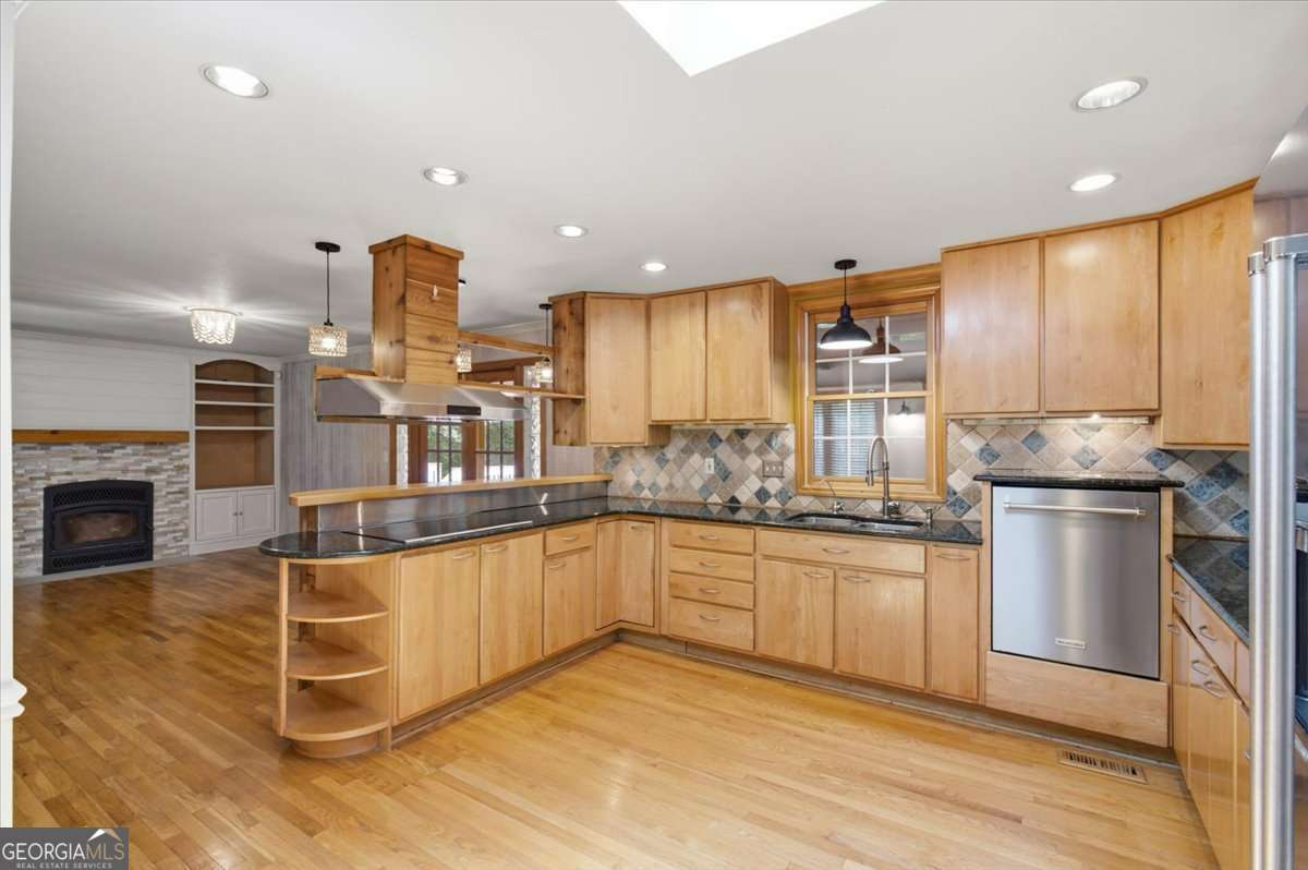 112 Cross Gate Drive Property Photo 3