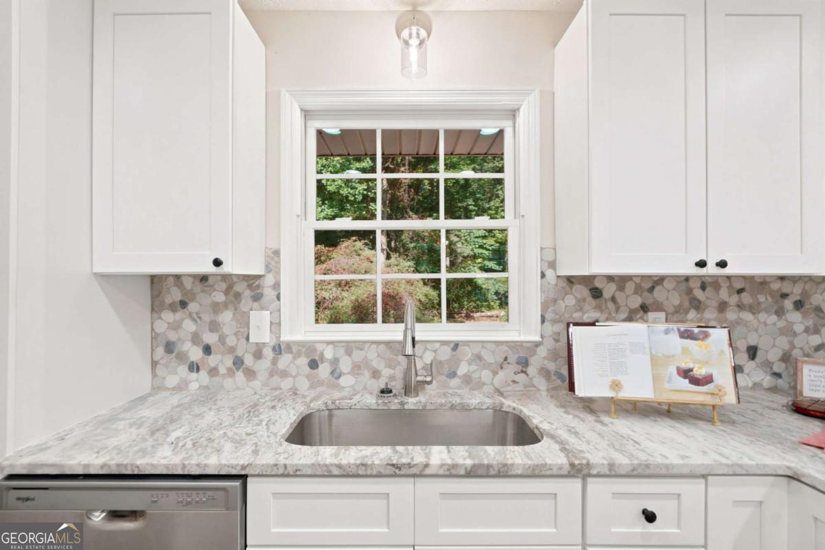 7215 Sinyard Road Property Photo 13