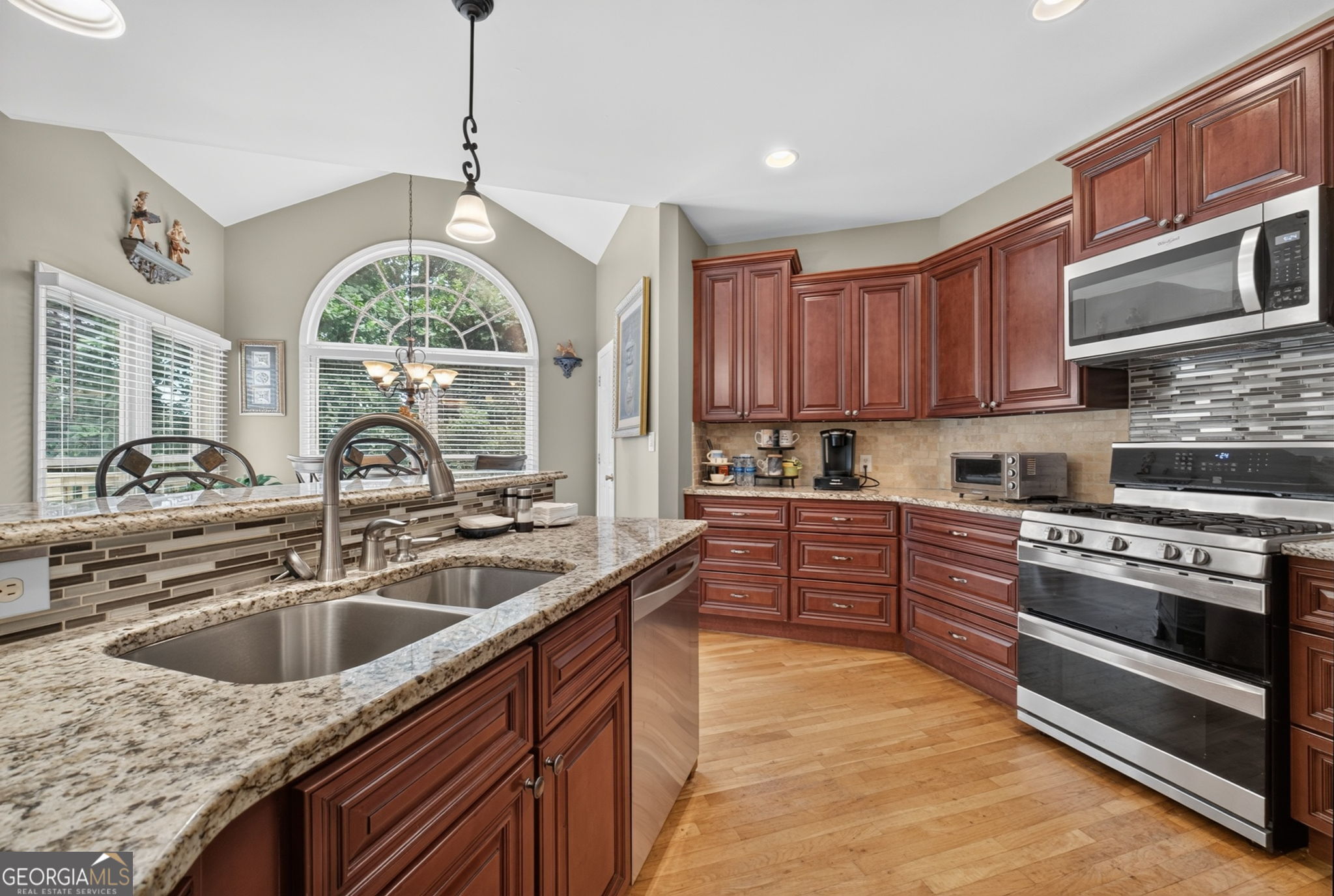 476 Mountain Oaks Parkway Property Photo 5