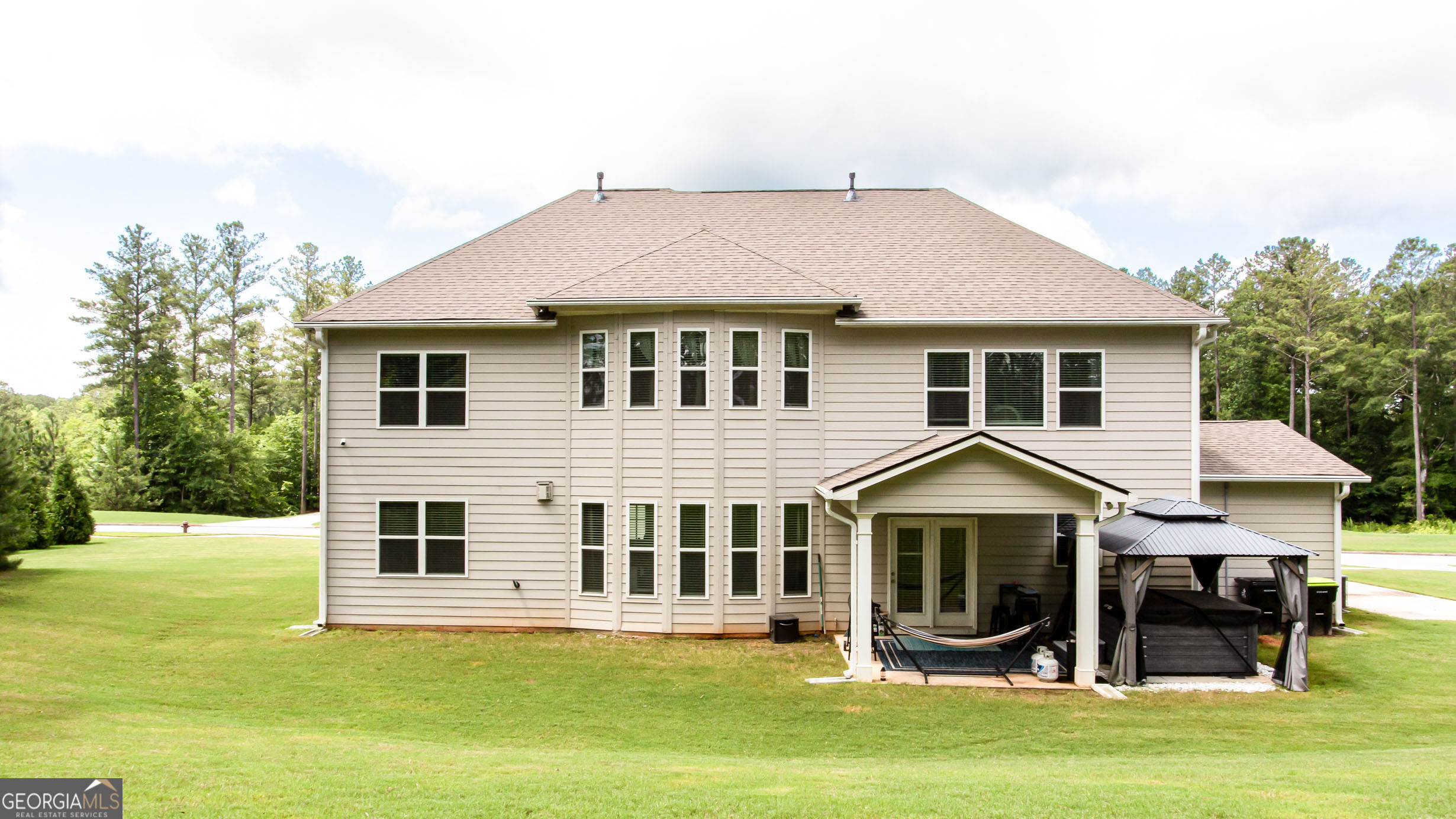 496 Genesee Point Property Photo 3