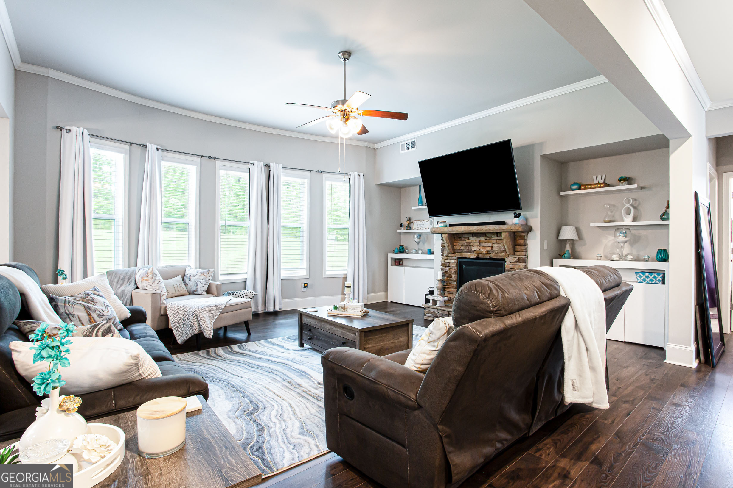 496 Genesee Point Property Photo 8