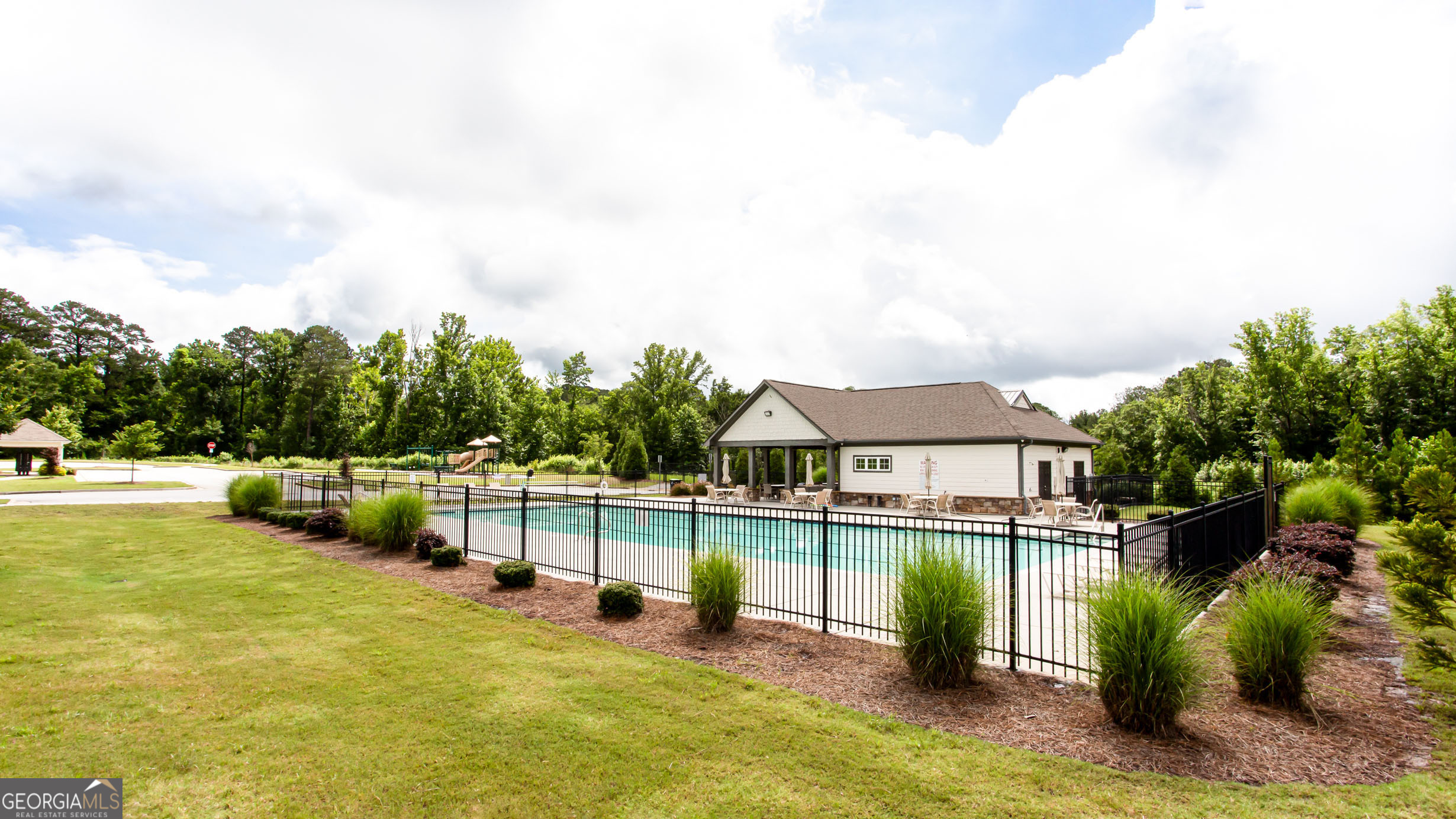 496 Genesee Point Property Photo 33