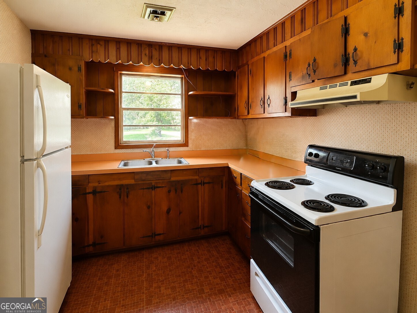 4231 Gibson Drive Property Photo 3