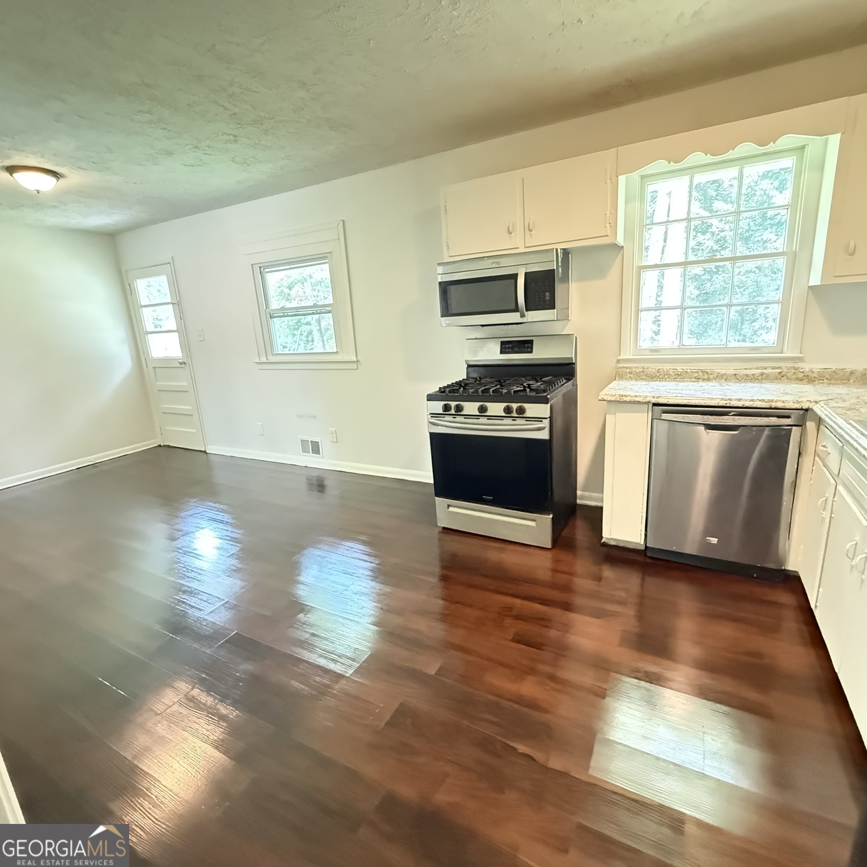 868 King Road Property Photo 15