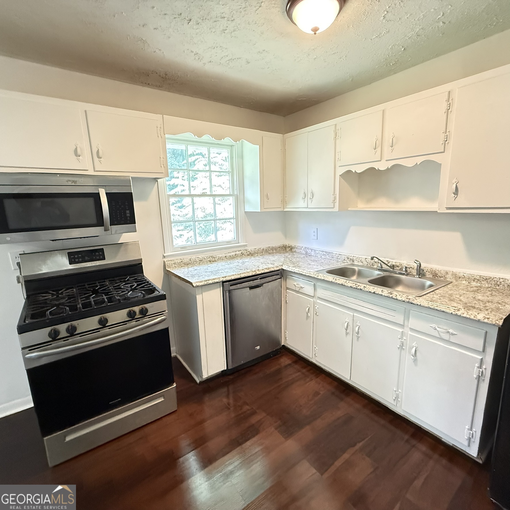 868 King Road Property Photo 16