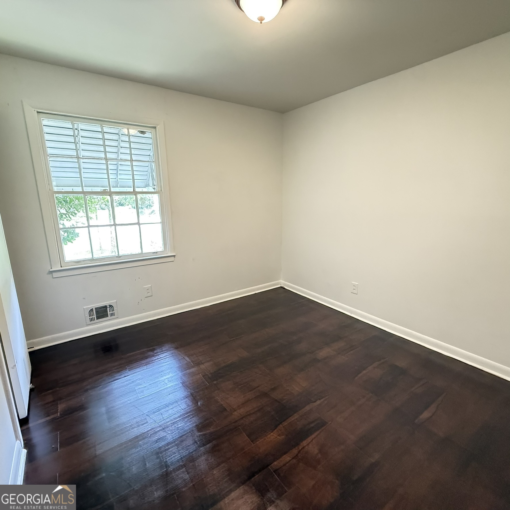868 King Road Property Photo 17