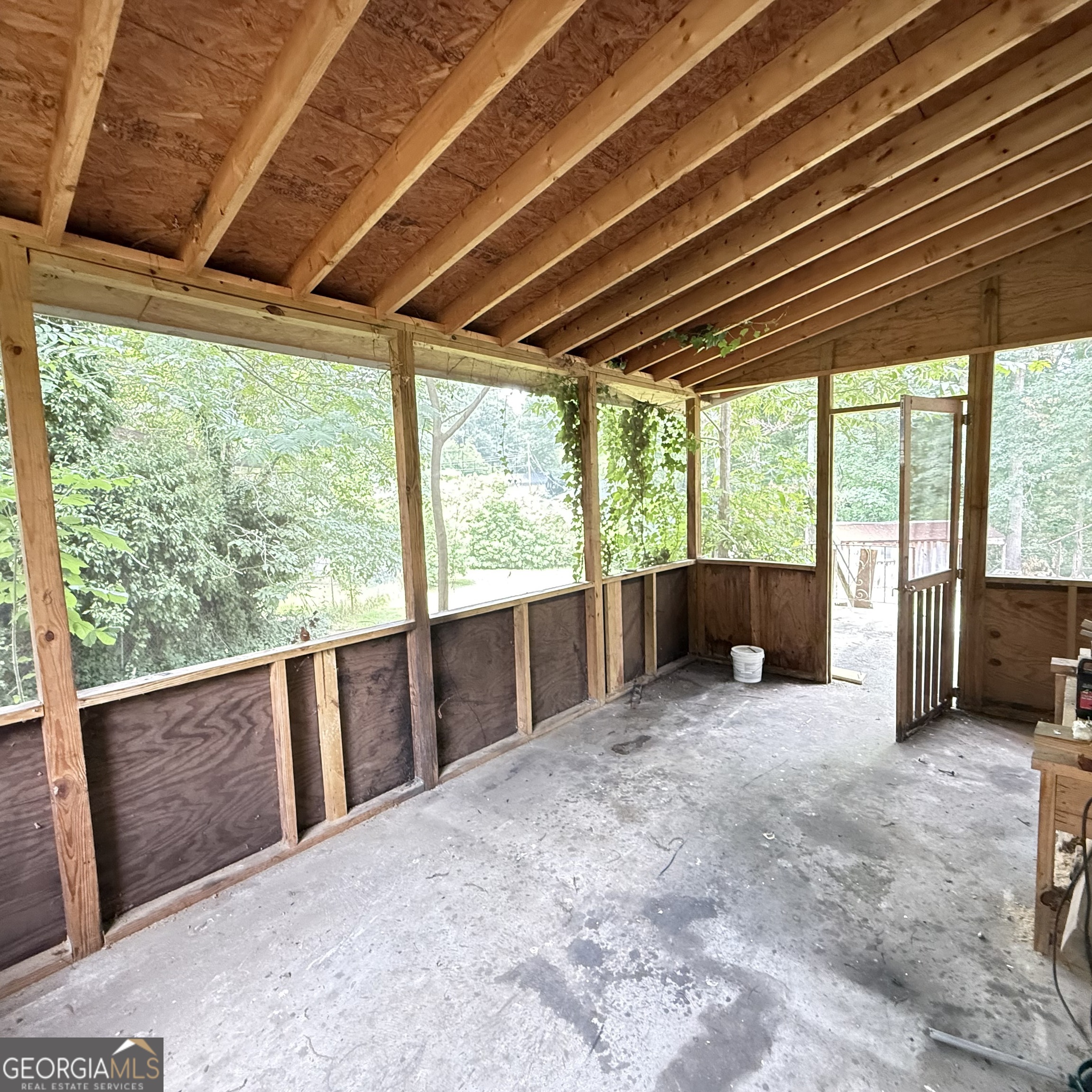 868 King Road Property Photo 28