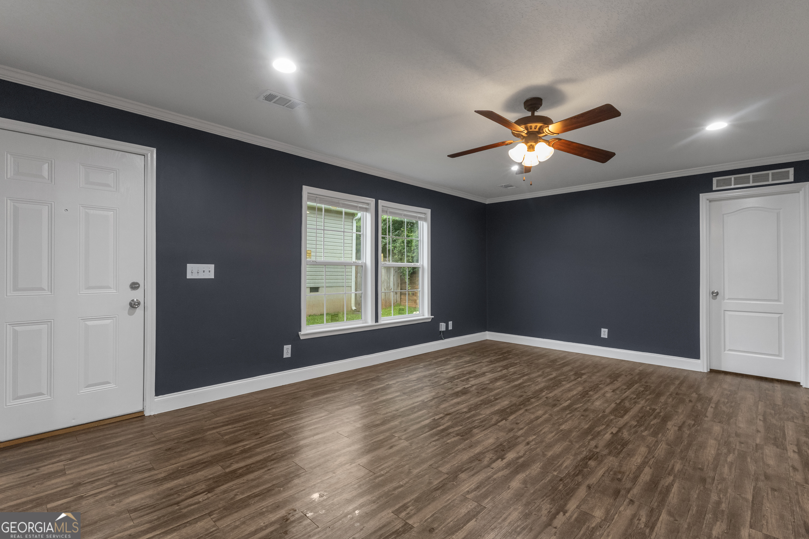 109 Willow Drive E Property Photo 18