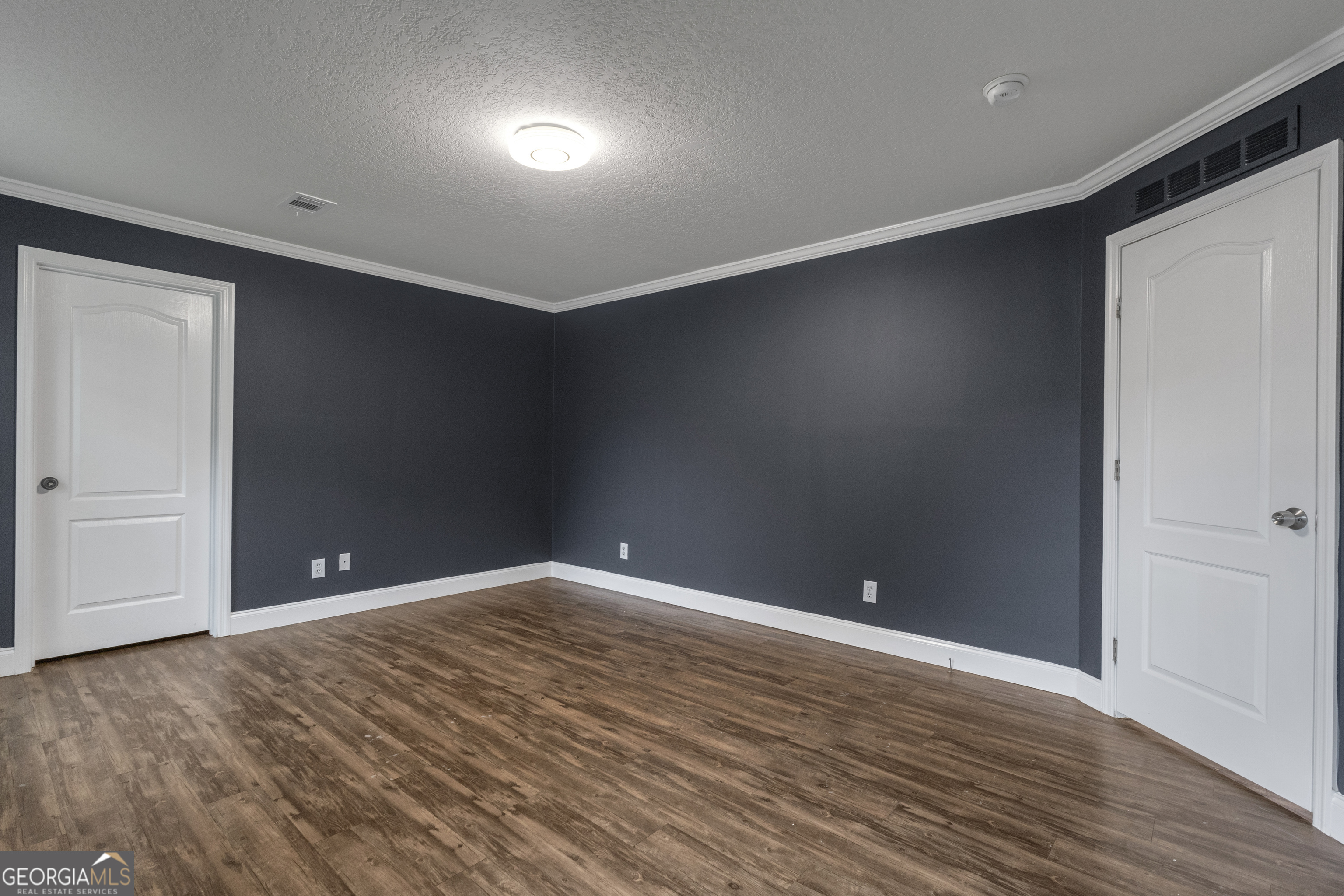 109 Willow Drive E Property Photo 23