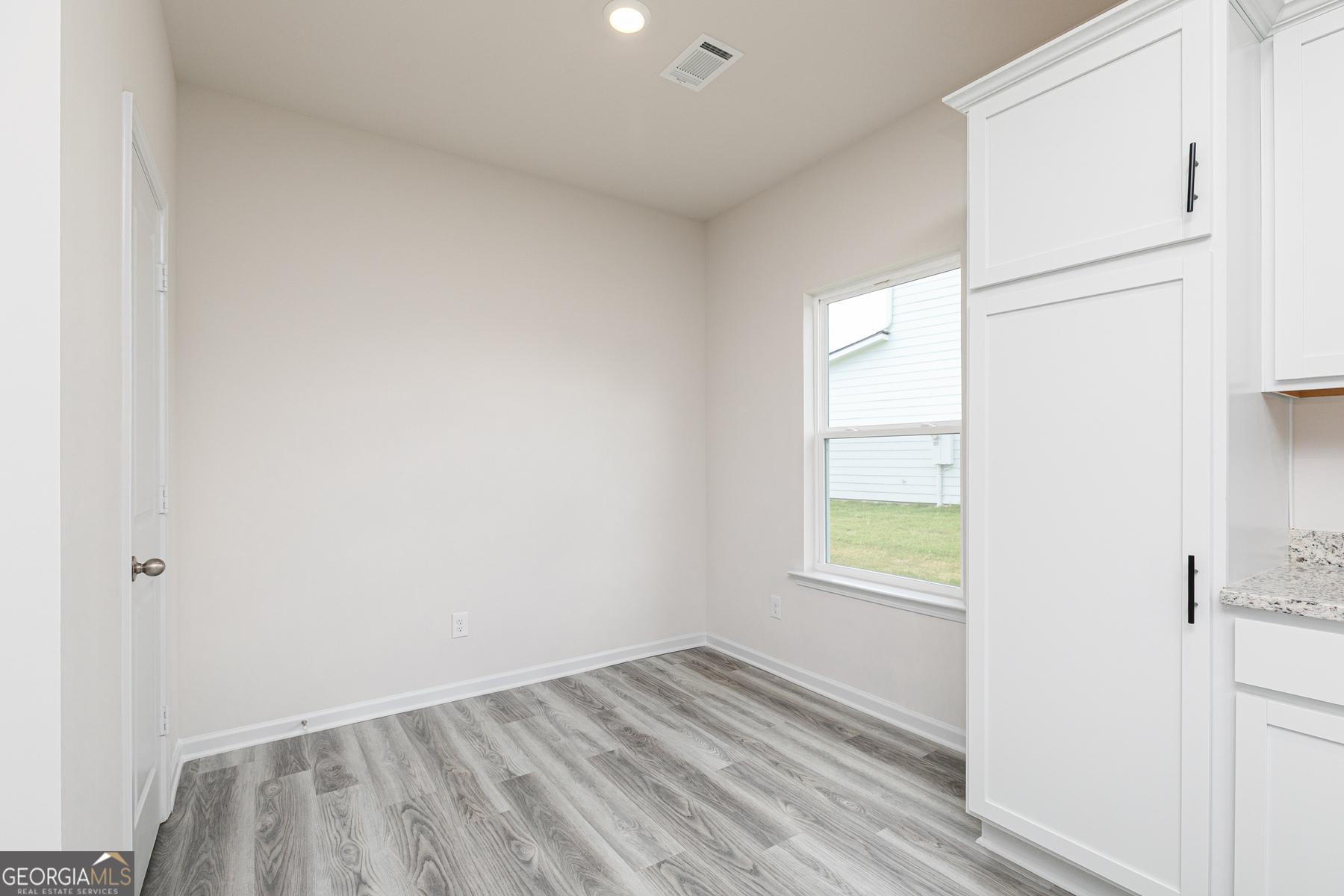 409 Sand Dune Way Property Photo 6