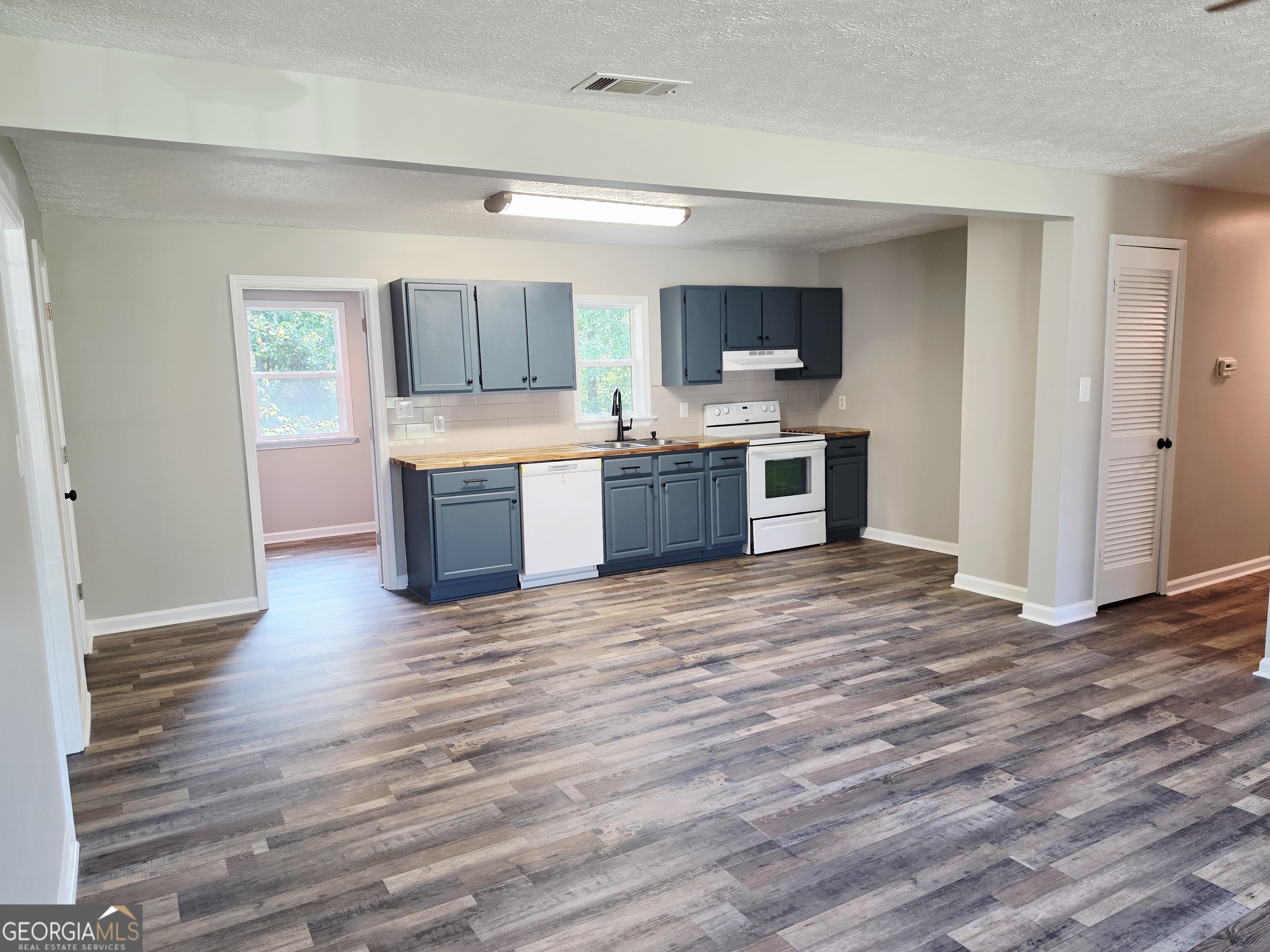 4220 Mark Place Property Photo 4