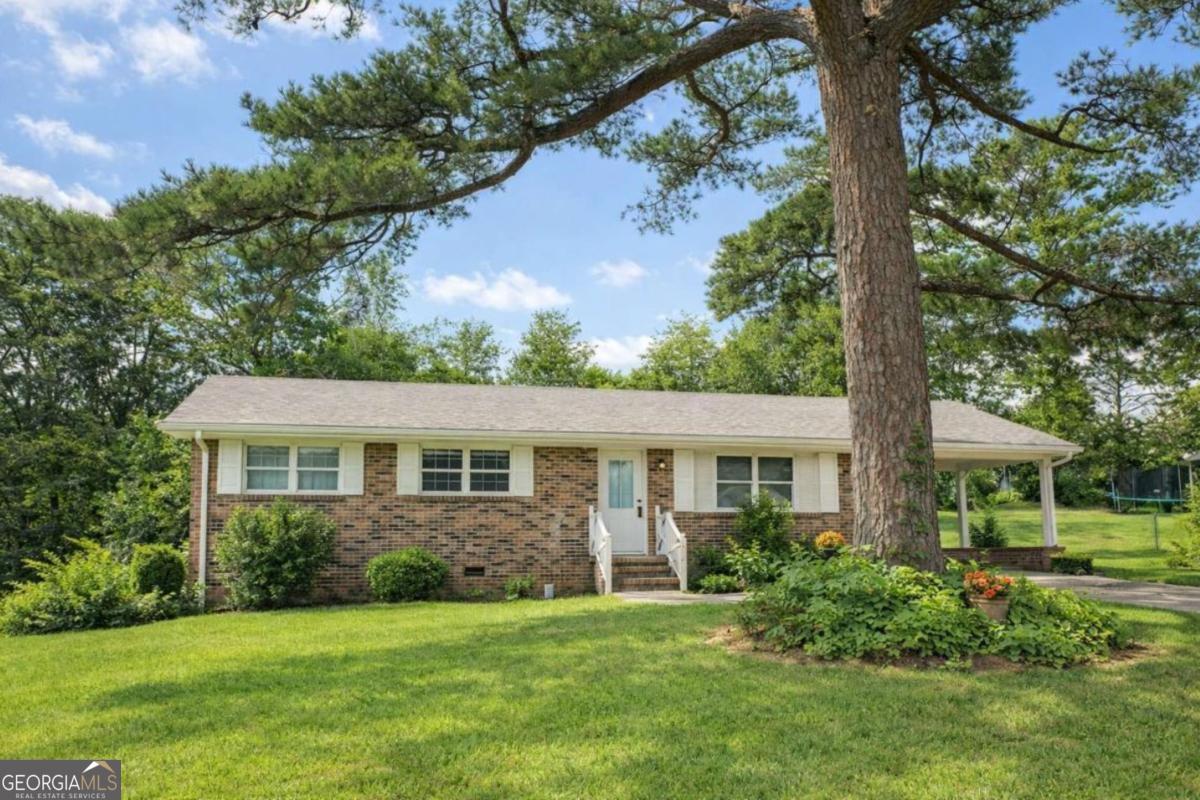 615 Peachtree Drive Property Photo 1