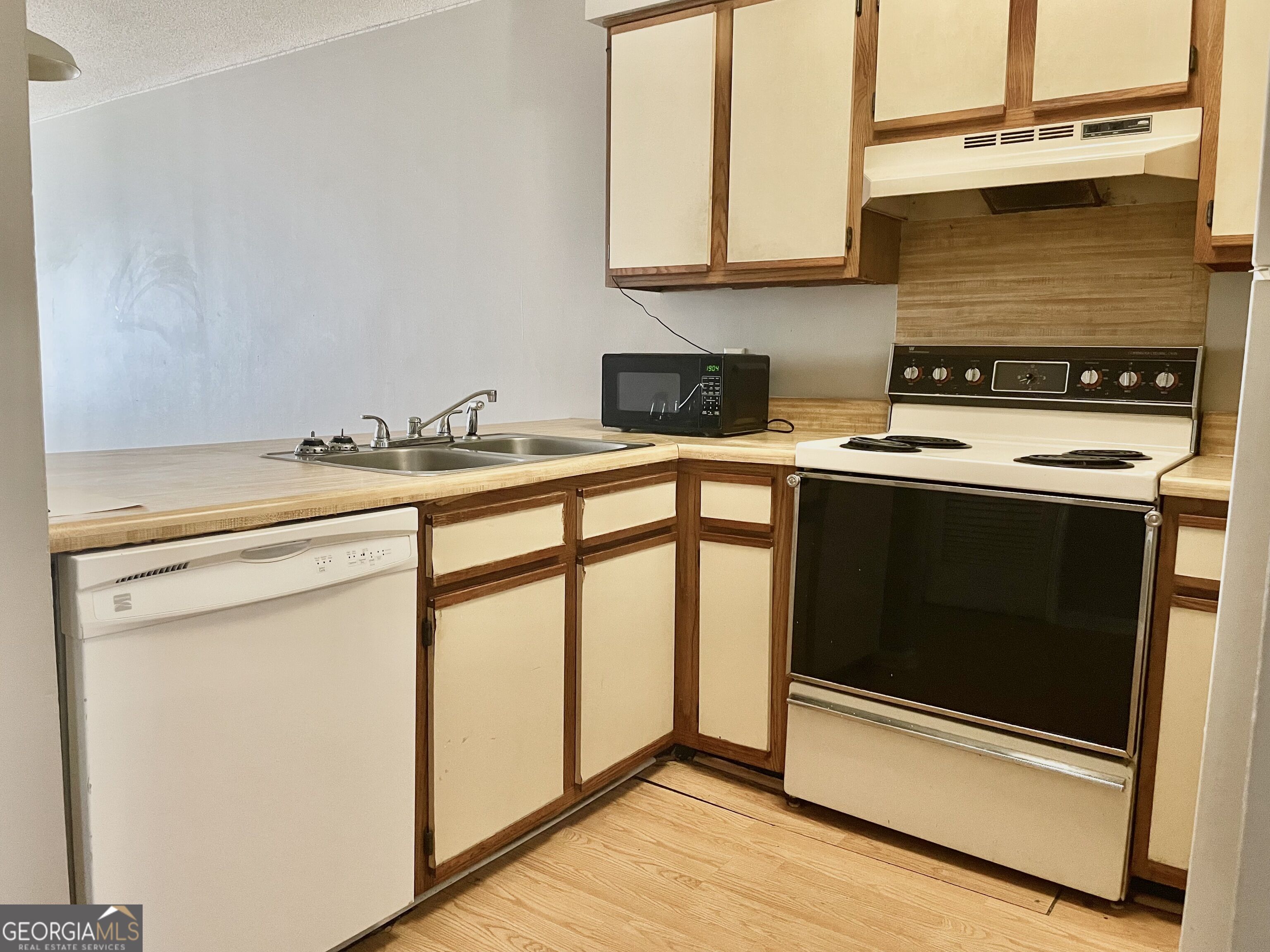 202 Eagle Court Property Photo 6