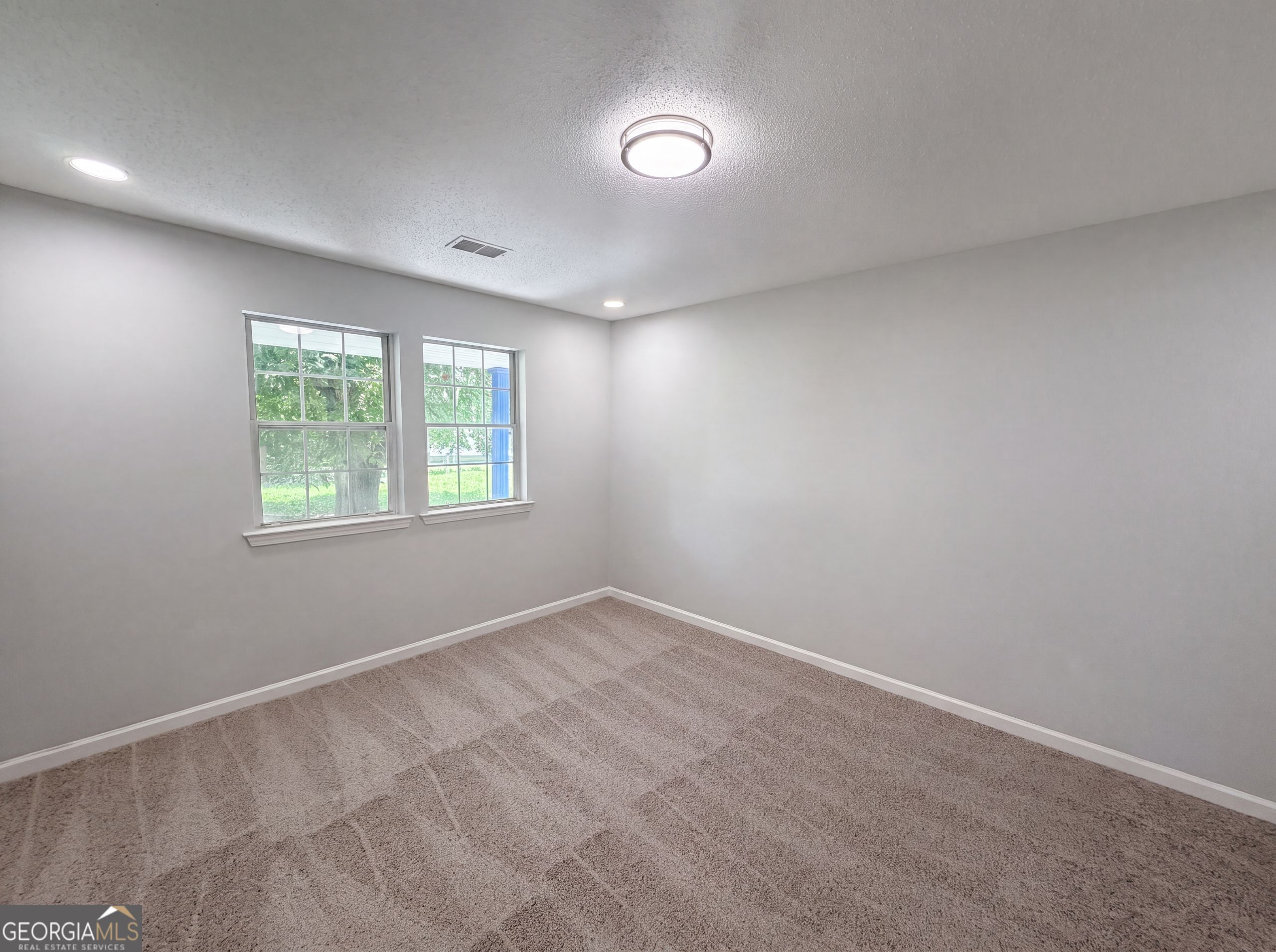 2 Ember Way Property Photo 4