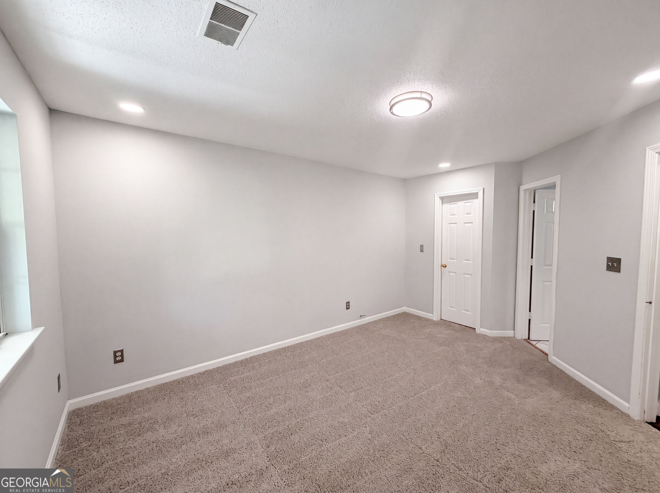 2 Ember Way Property Photo 8