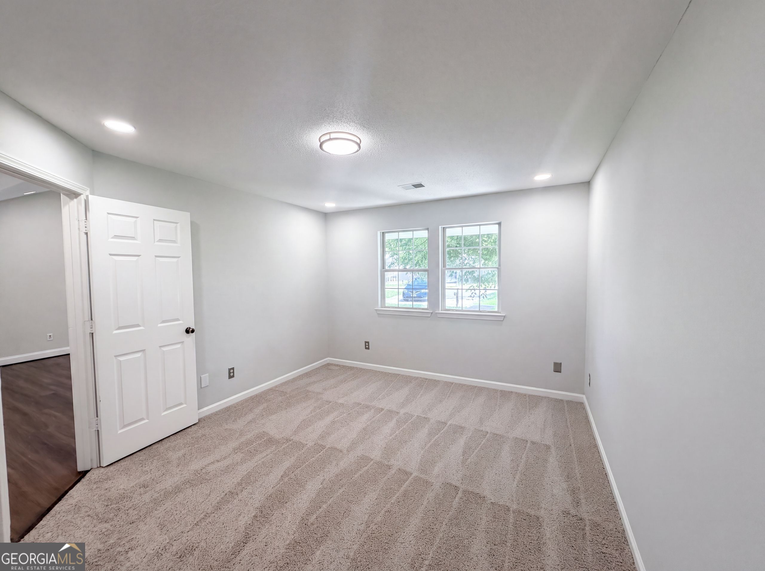 2 Ember Way Property Photo 10