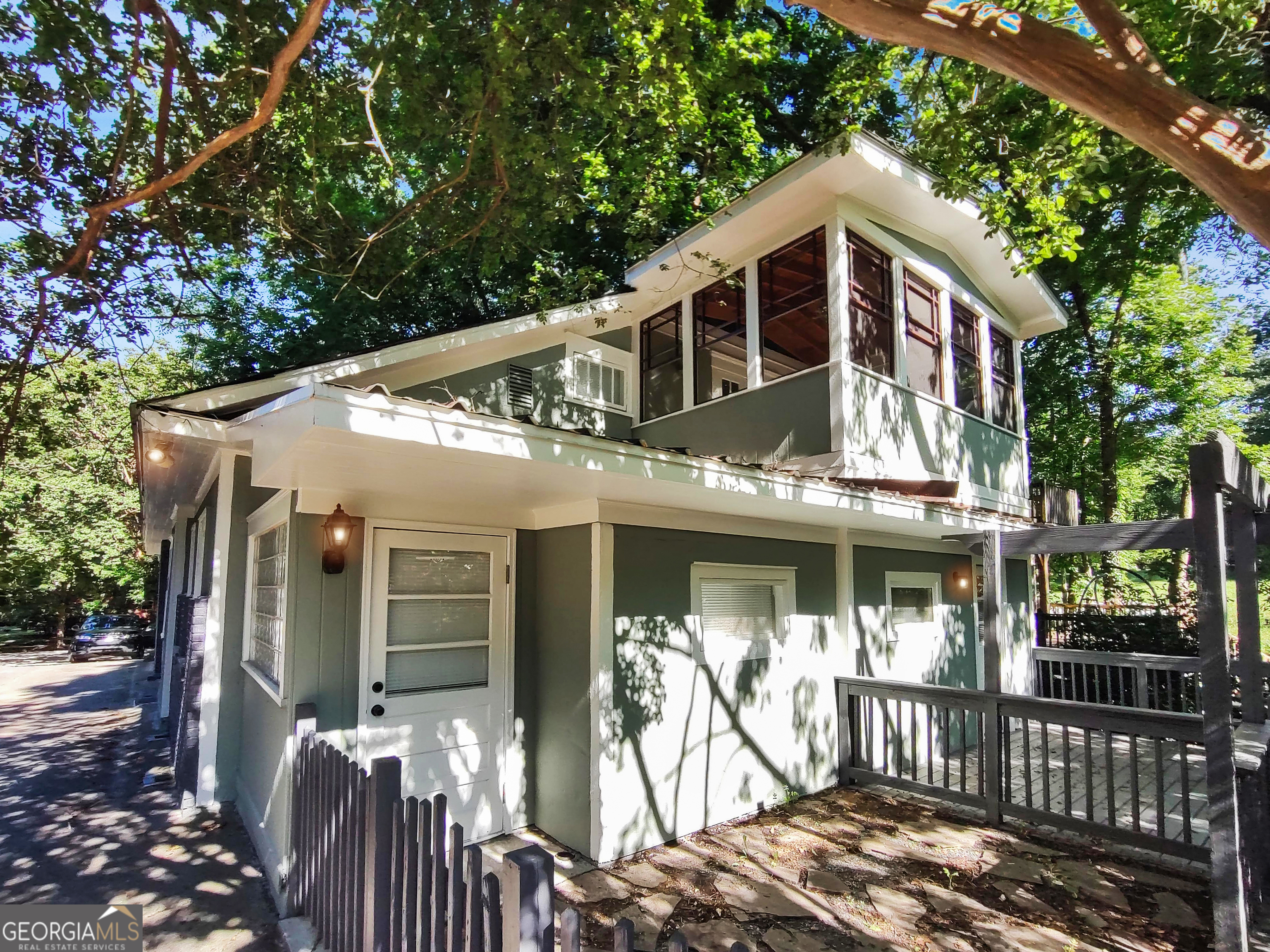 590 Seminole Avenue Ne Property Photo 4