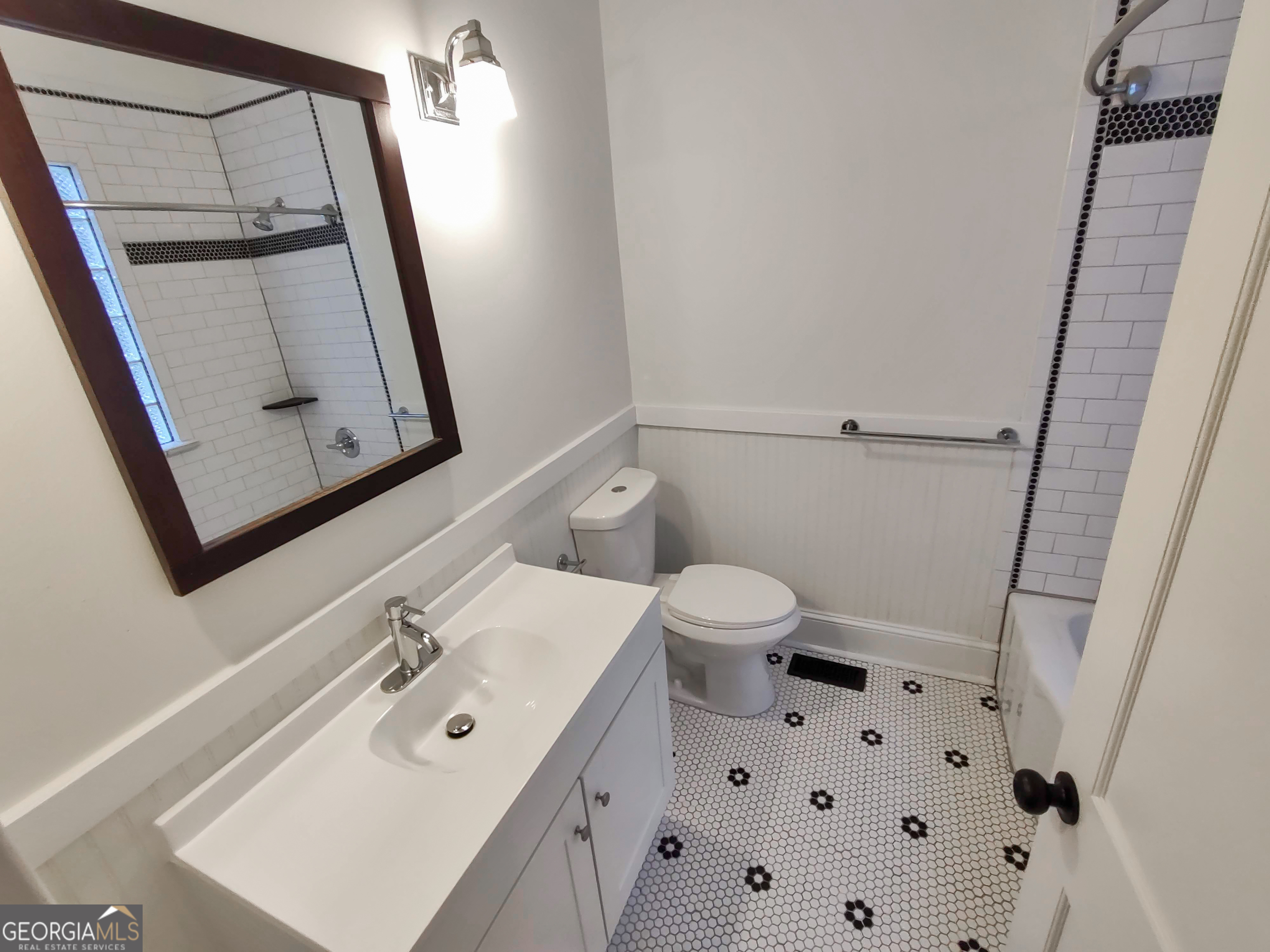590 Seminole Avenue Ne Property Photo 8