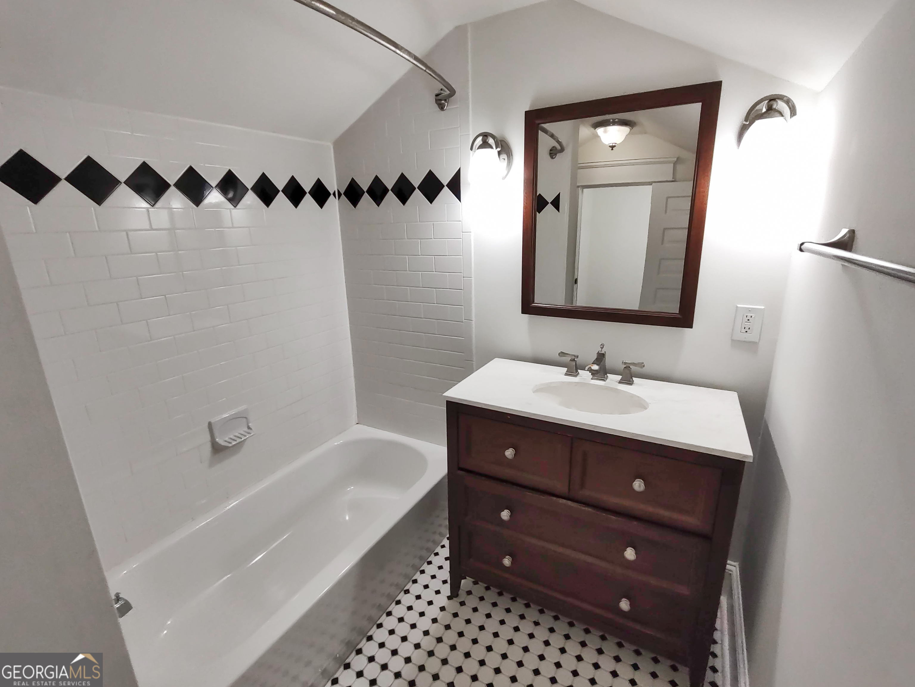 590 Seminole Avenue Ne Property Photo 18