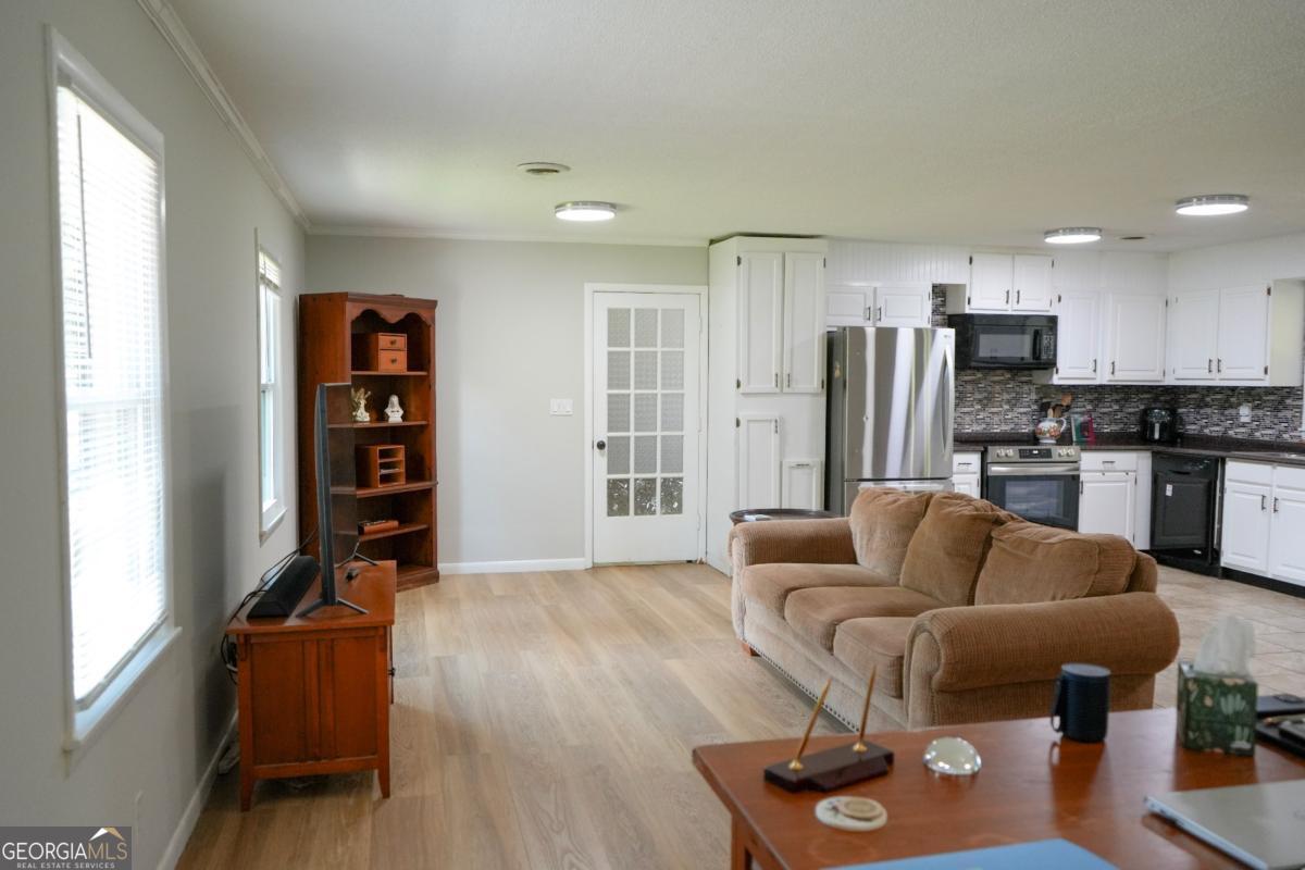 307 Pinewood Drive Property Photo 9