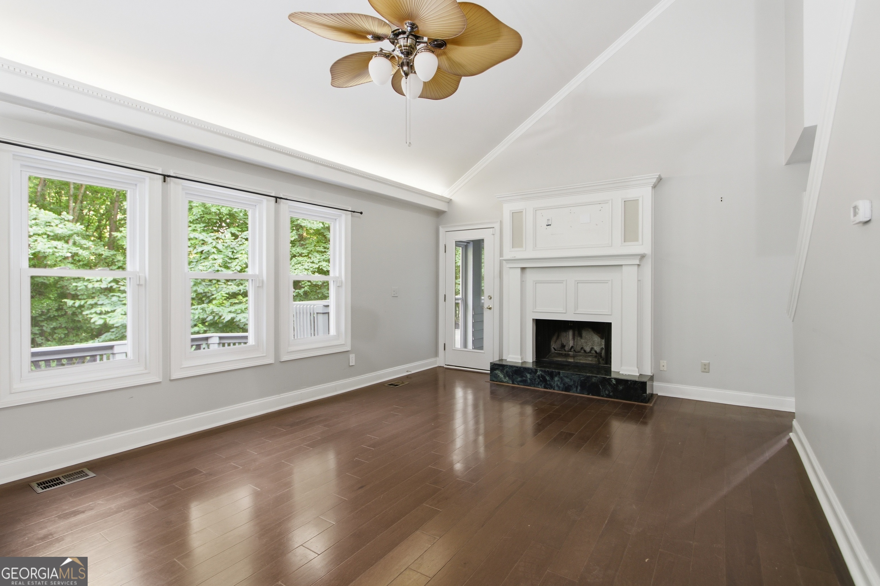 399 N Victoria Road Property Photo 3