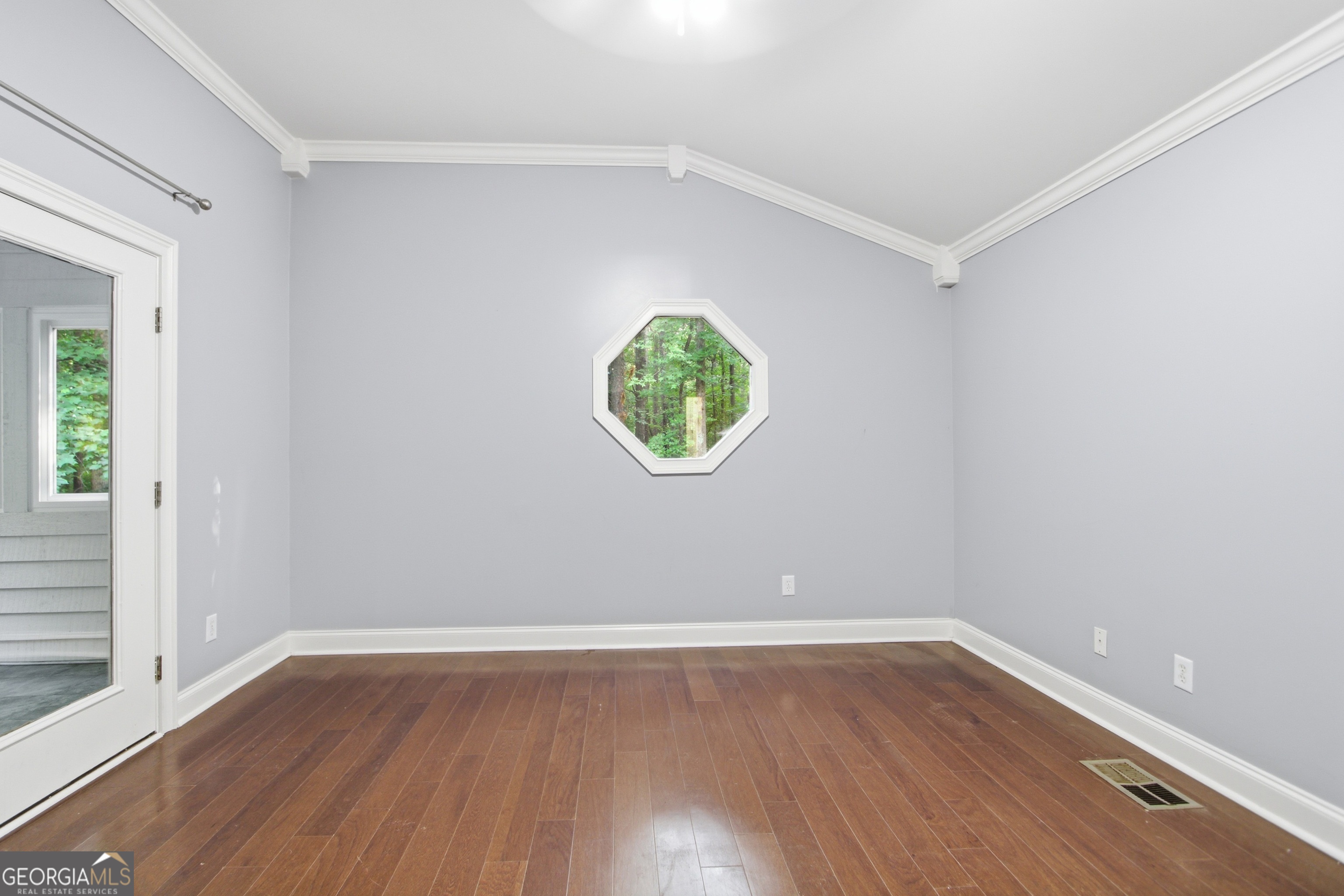 399 N Victoria Road Property Photo 12