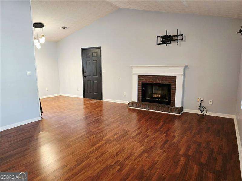 115 Bond Drive Property Photo 3