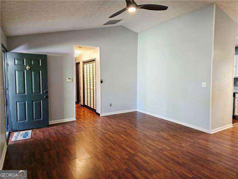 115 Bond Drive Property Photo 4