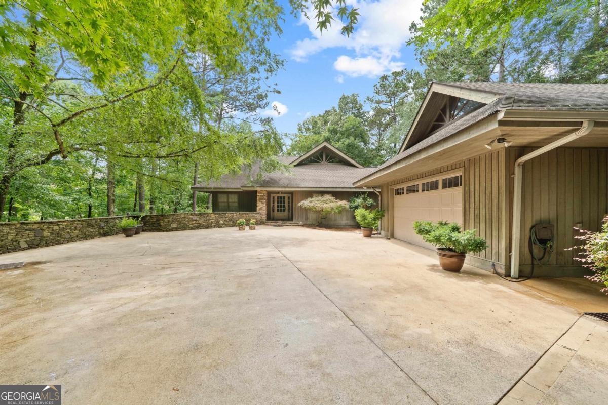 1031 Old Still Road Property Photo 3