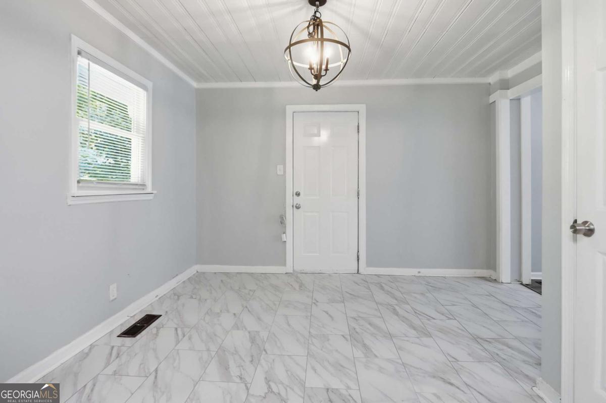 6183 Ellis Street Property Photo 4