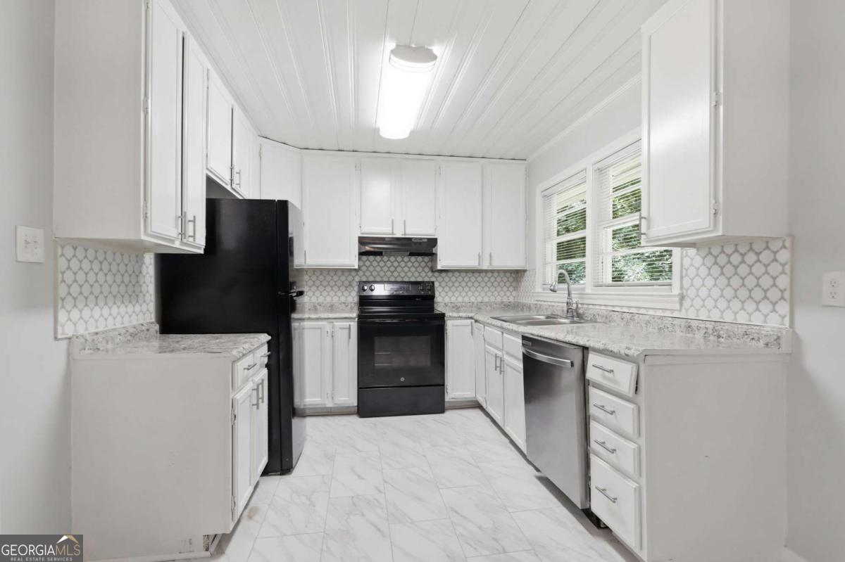 6183 Ellis Street Property Photo 7