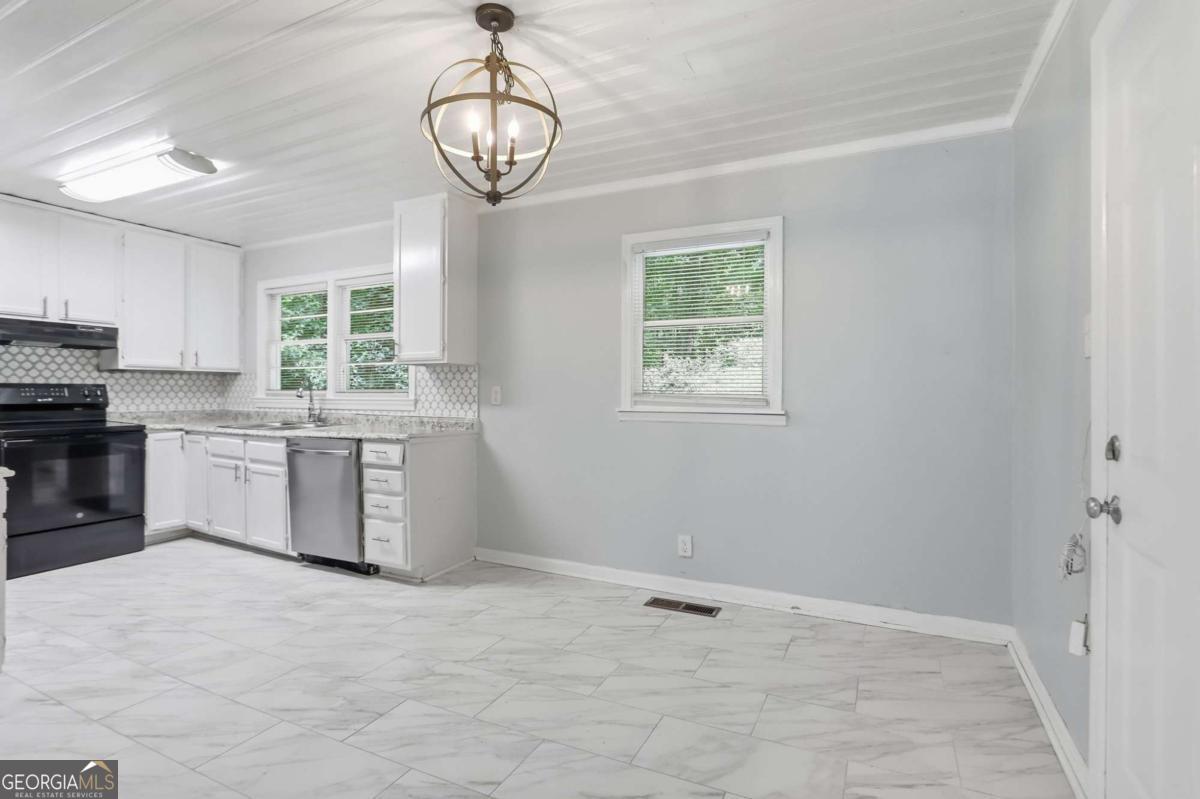 6183 Ellis Street Property Photo 8