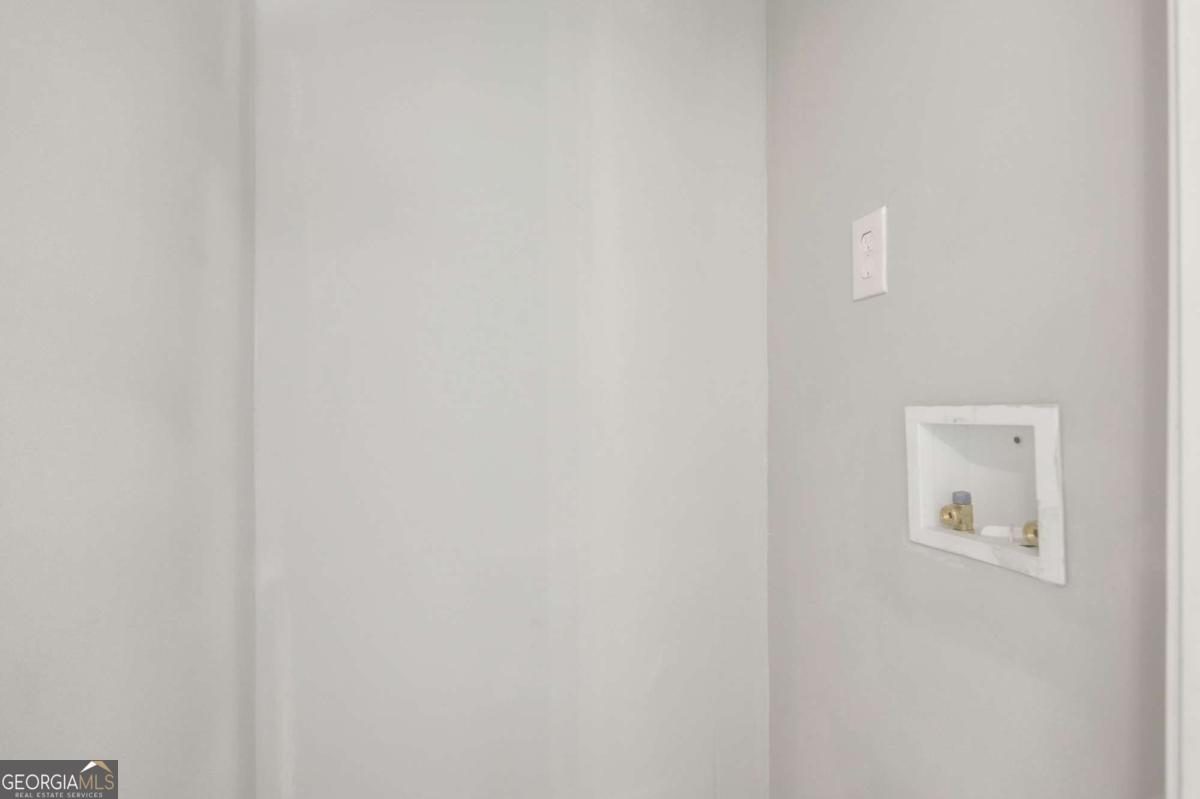 6183 Ellis Street Property Photo 16
