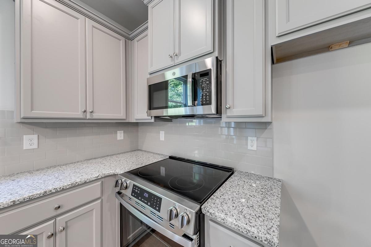 104 Greenview Court Property Photo 5