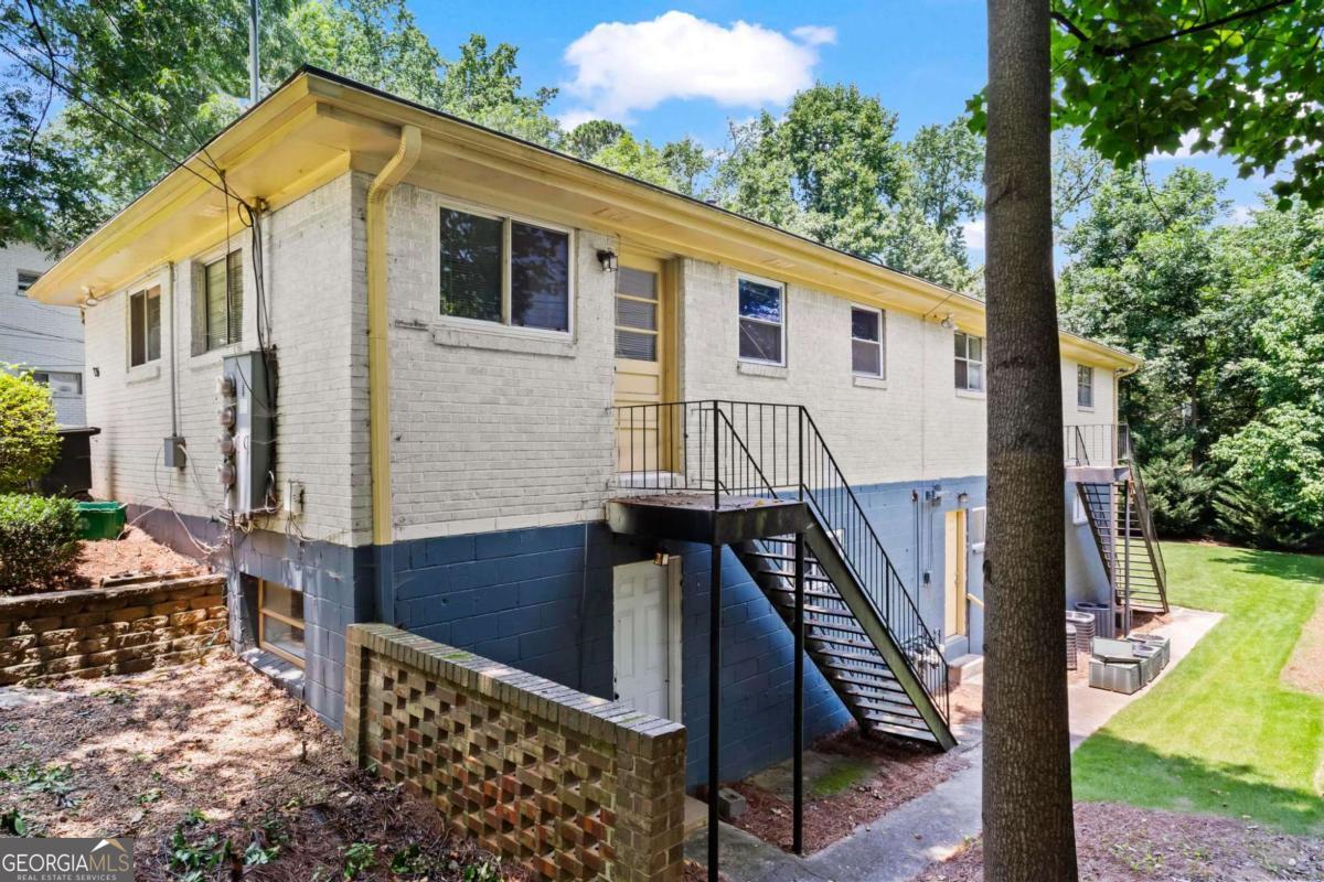 545 Oakview Road Property Photo 4