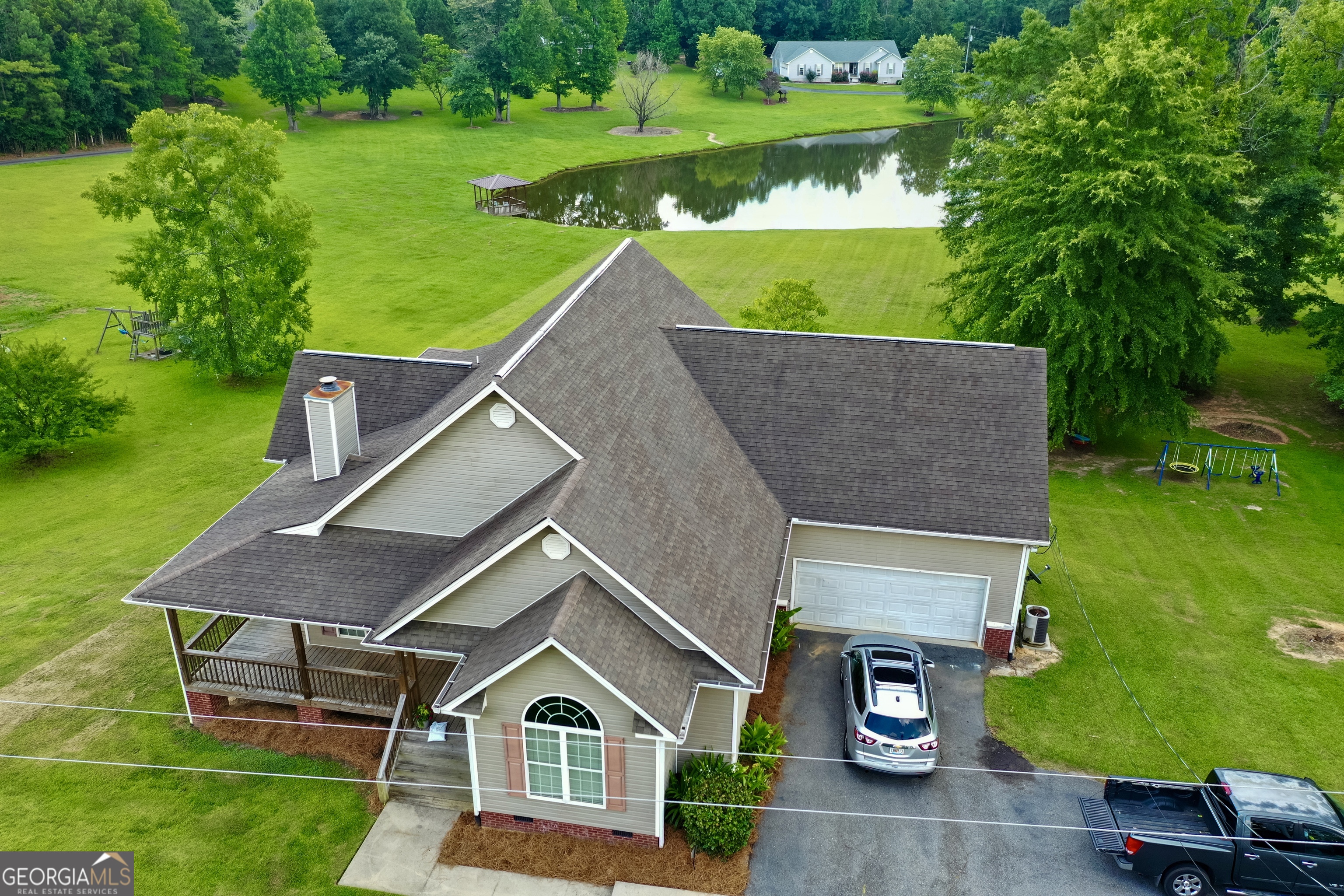 325 Overland Way Property Photo 4