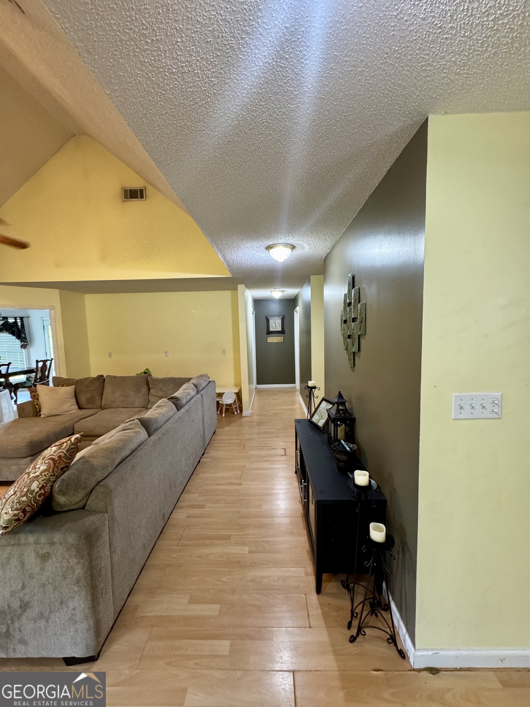 325 Overland Way Property Photo 8