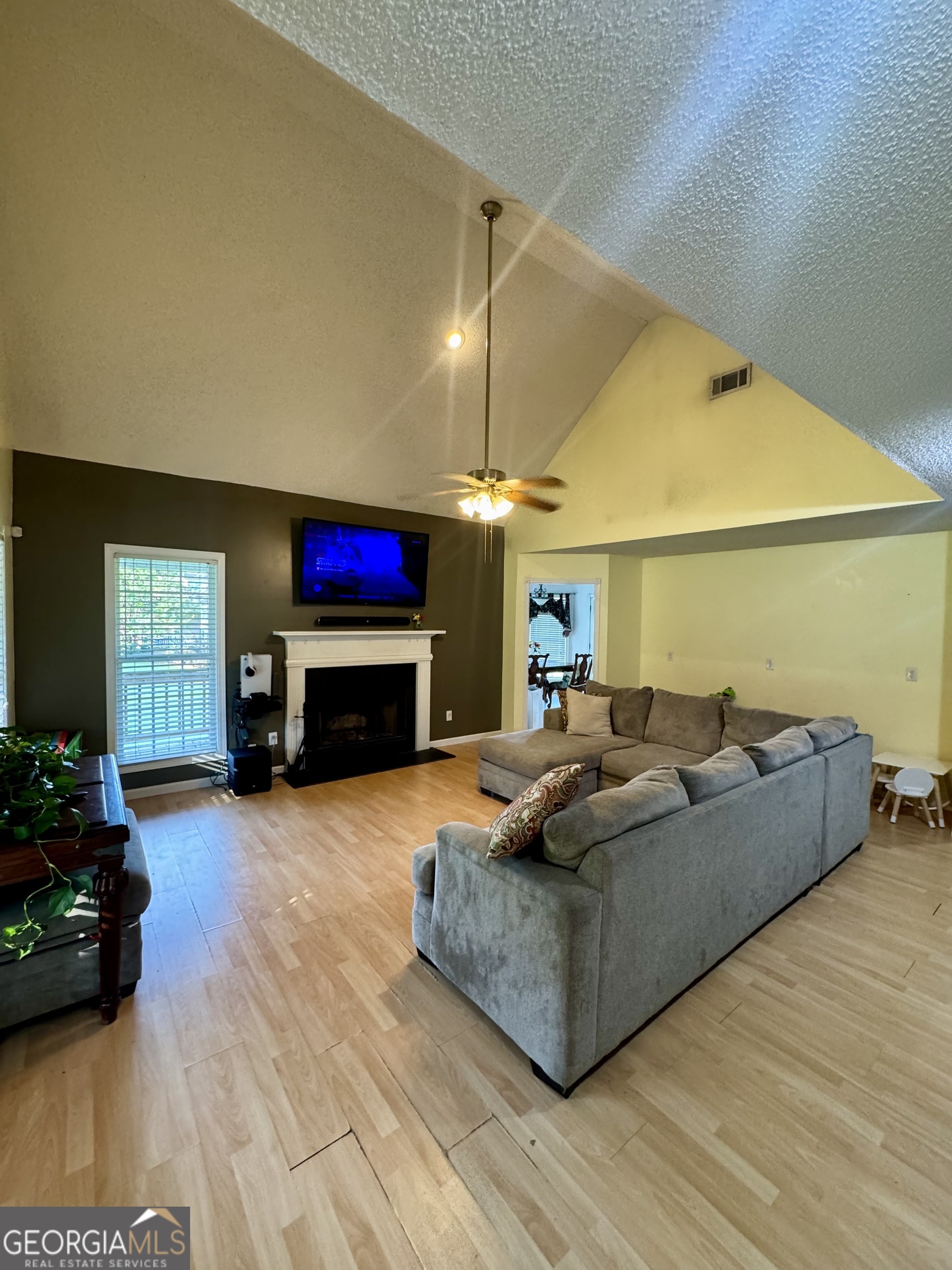 325 Overland Way Property Photo 9