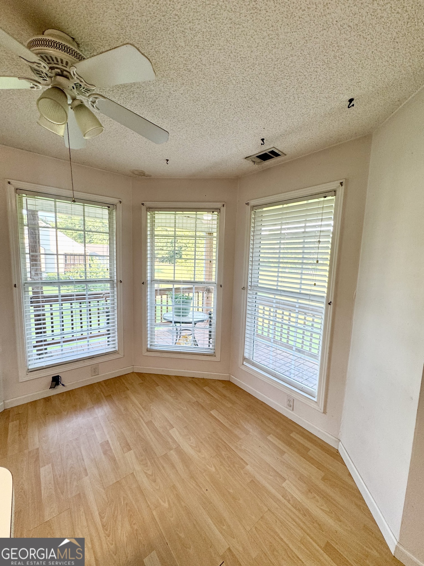 325 Overland Way Property Photo 20