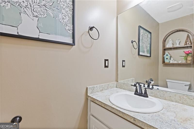 521 Embassy Walk Property Photo 8