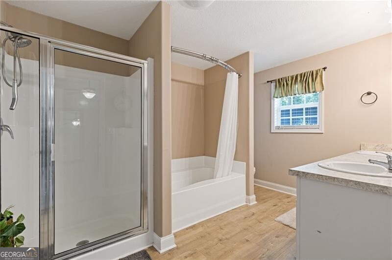521 Embassy Walk Property Photo 21
