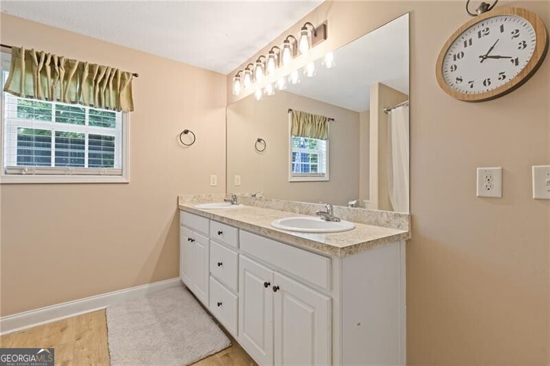521 Embassy Walk Property Photo 22