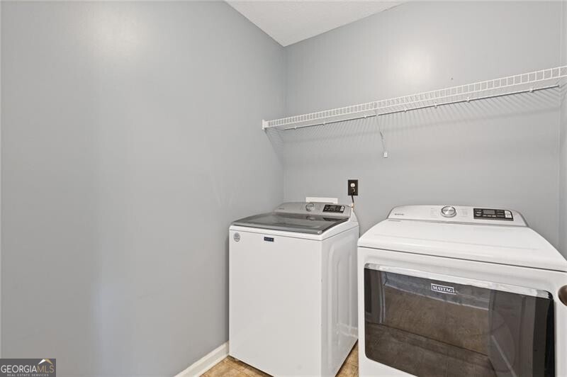 521 Embassy Walk Property Photo 27