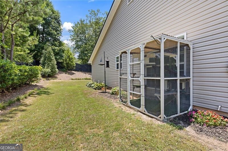 521 Embassy Walk Property Photo 28