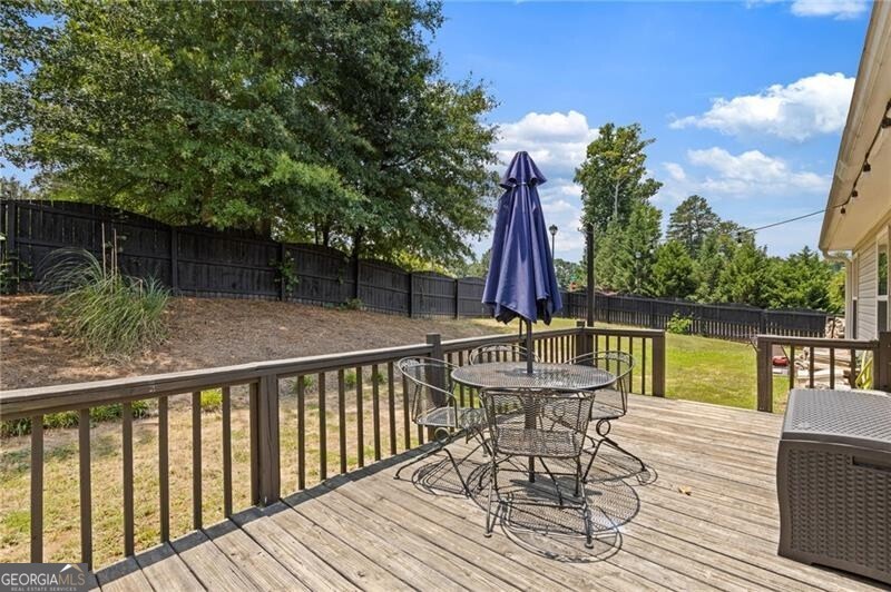 521 Embassy Walk Property Photo 32