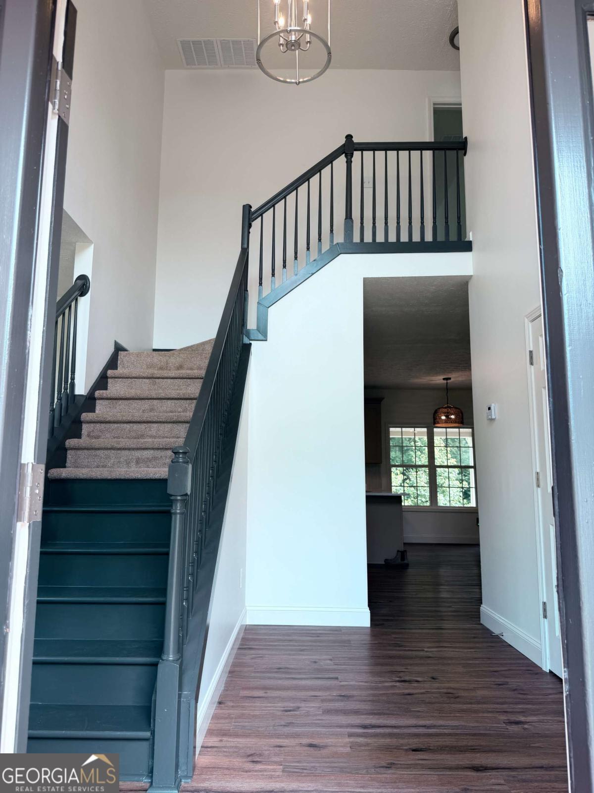 245 Winchester Drive Property Photo 3