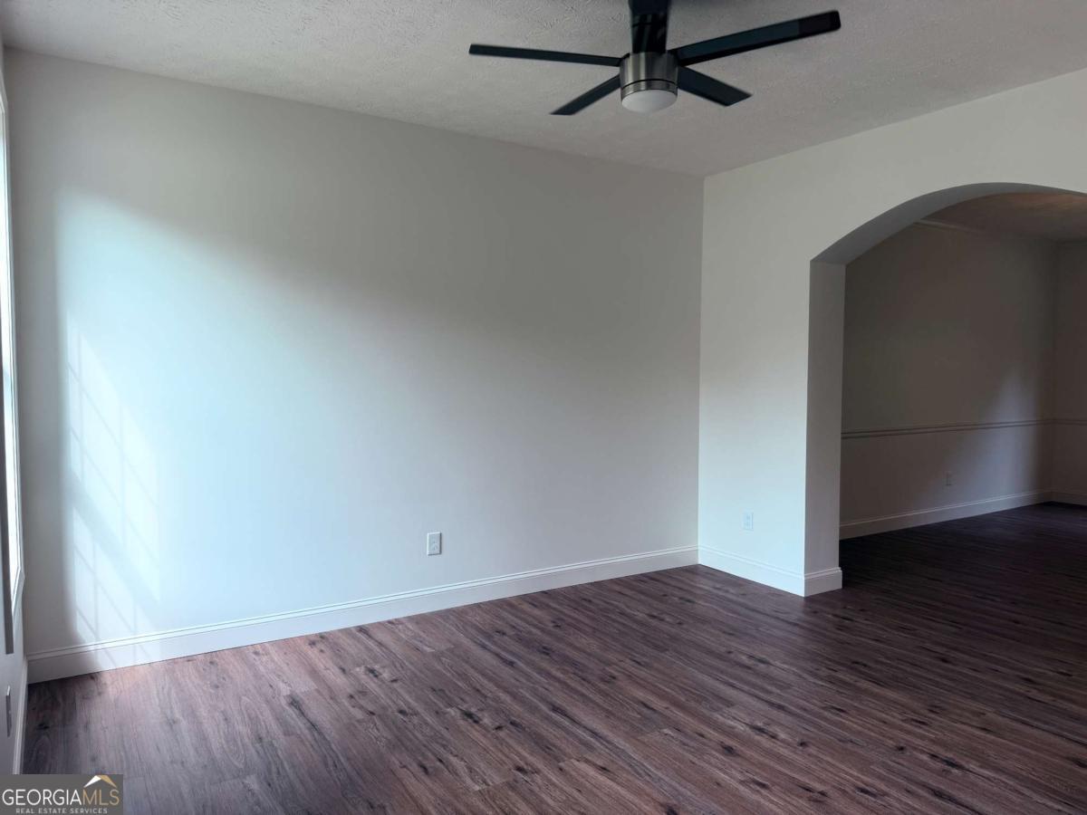 245 Winchester Drive Property Photo 4